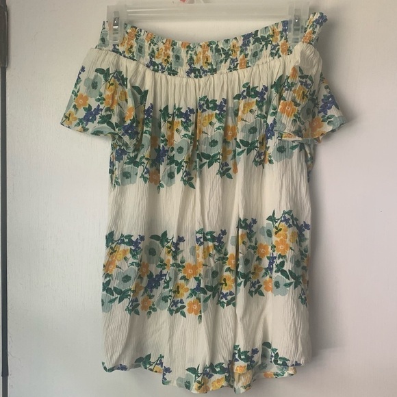 🌻2/$20 Old Navy off the shoulder top - Picture 6 of 6